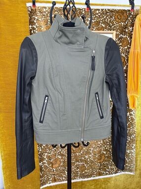 Mackage ‘Andra’ Olive Green Jacket, Black Leather Sleeves XS - Mint Condition